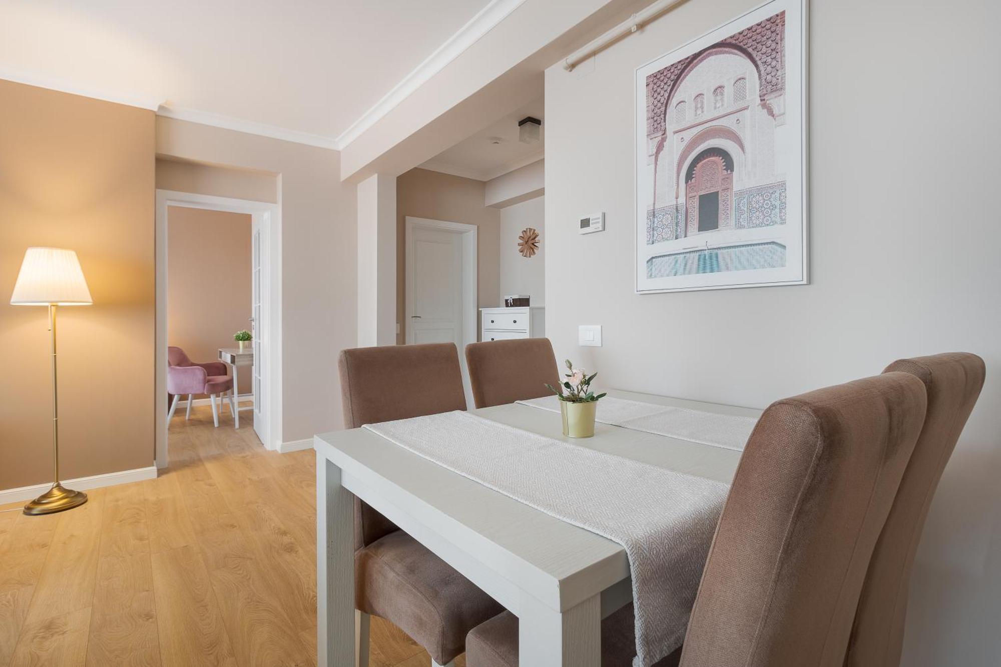 Ferienwohnung Warm Flat Oradea Exterior foto